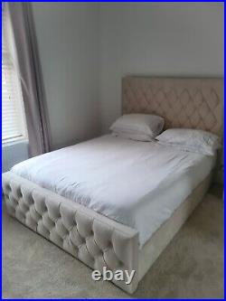 Bespoke Arianna Upholstered Plush Velvet Cream Bed King Size Brilliant Condition